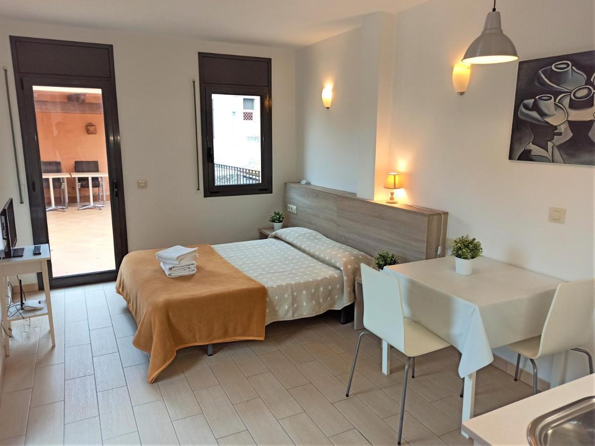 Apartaments Fonda Comerc トレリャ・デ・モングリ エクステリア 写真