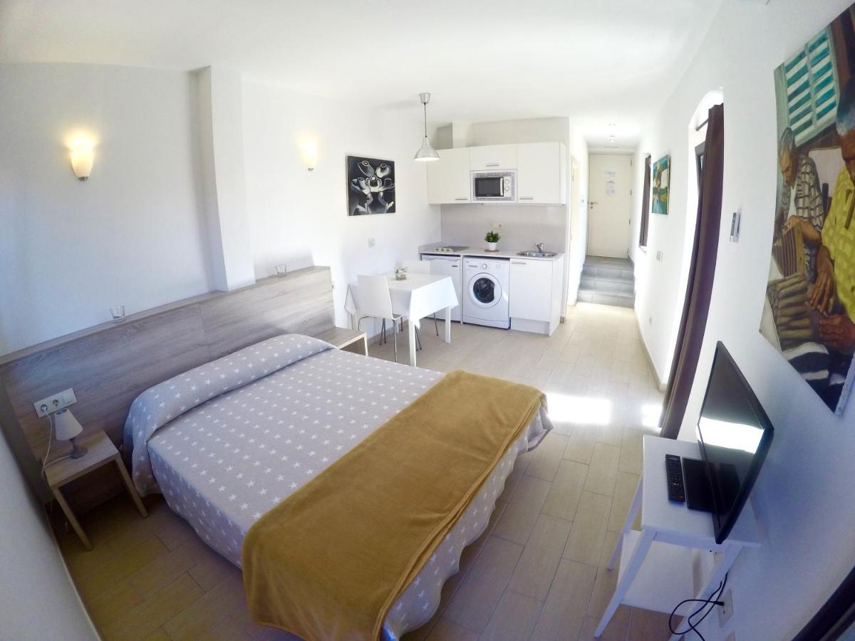 Apartaments Fonda Comerc トレリャ・デ・モングリ エクステリア 写真