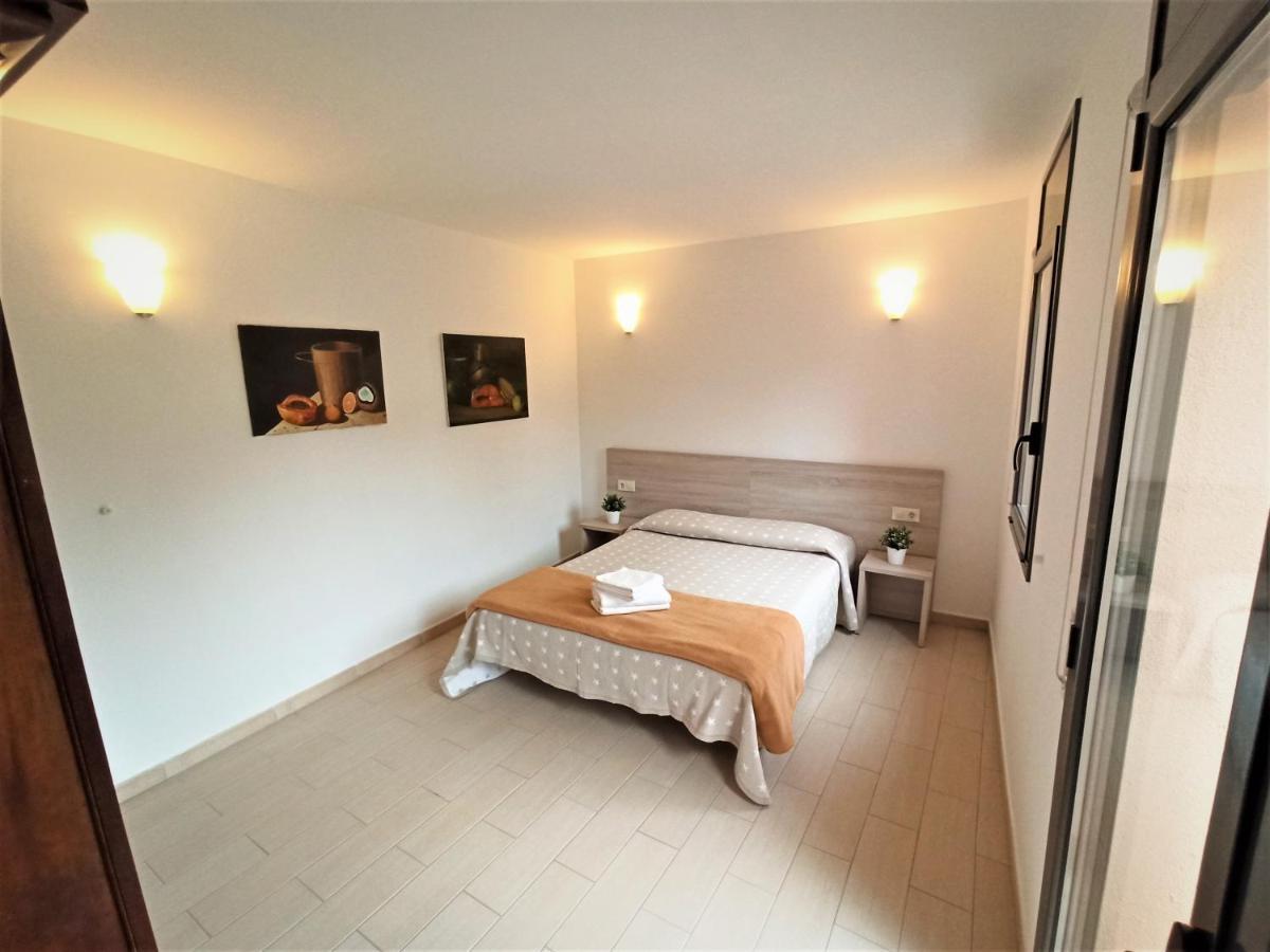 Apartaments Fonda Comerc トレリャ・デ・モングリ エクステリア 写真