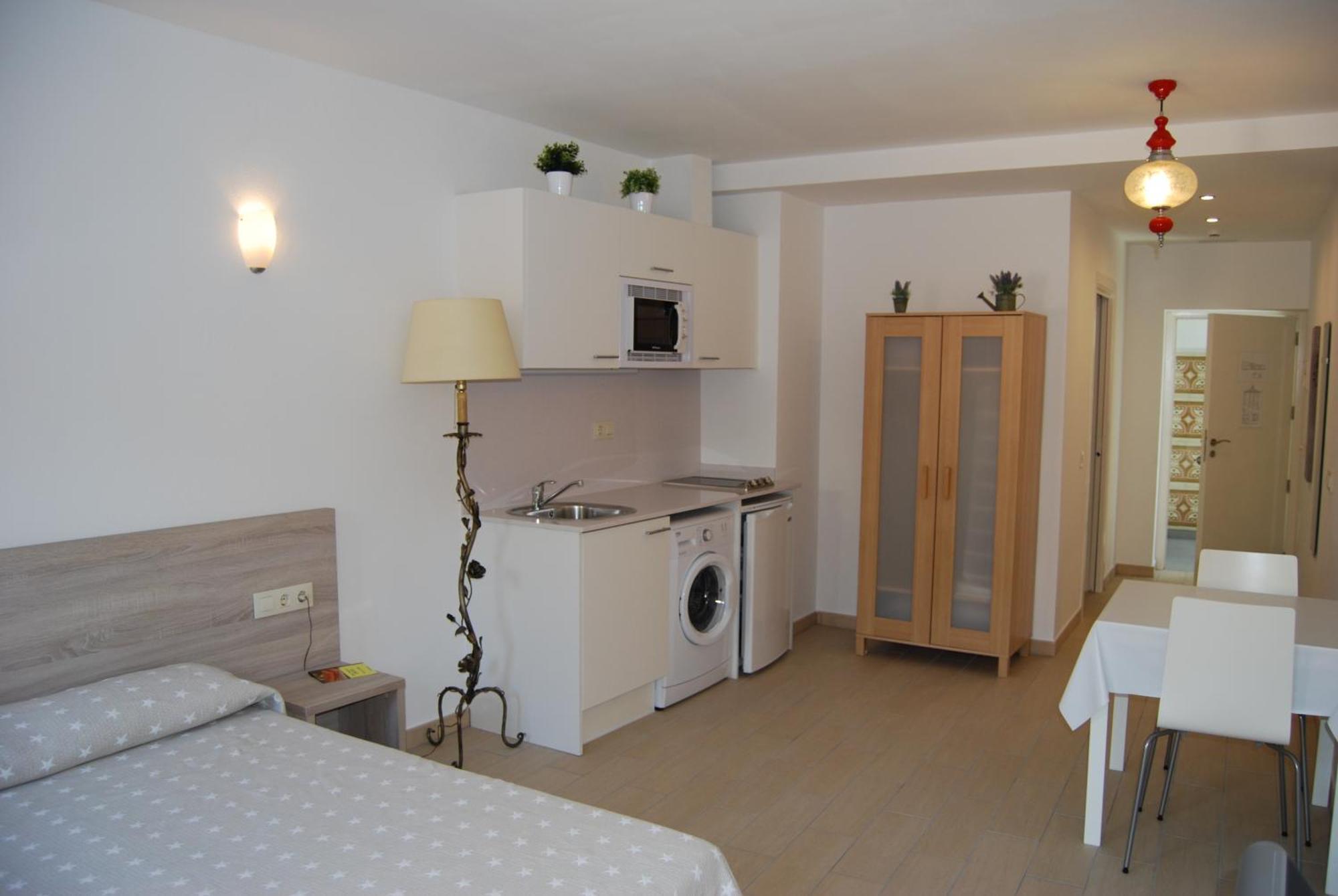 Apartaments Fonda Comerc トレリャ・デ・モングリ エクステリア 写真